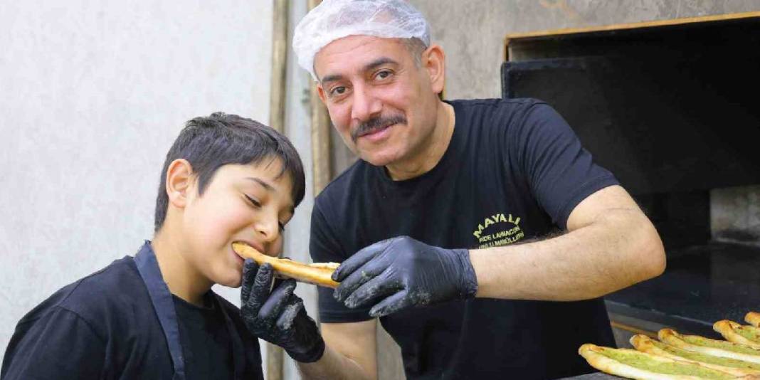 5-6 dakikada pişiyor, almak için sıra oluşuyor: ‘Fıstıklı börek’ yoğun ilgi görüyor 1